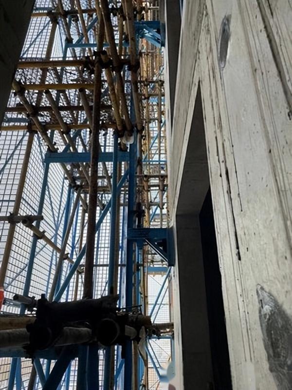 2020年施工現(xiàn)場(chǎng)升降機(jī)與附著式升降腳手架商品信息綜述